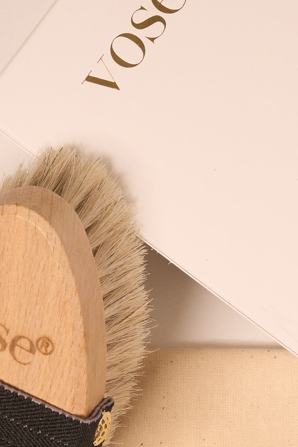 Vose - 100% Horse Hair Body Brush - Black Rose