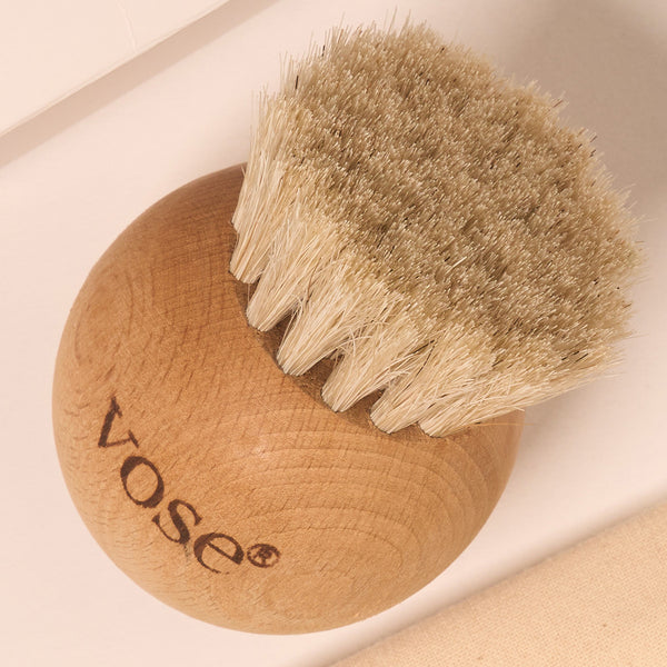 Round shaped white horse hair face brush